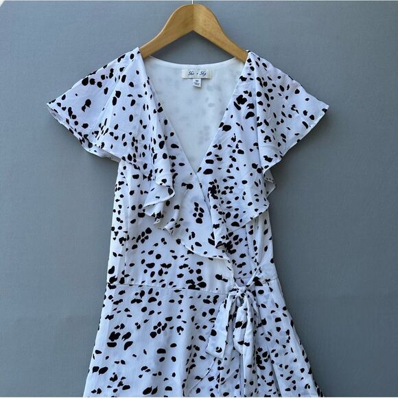 🎉5 for $45  🎉She Sky Romper Jumpsuit Women Size M White Black - Picture 2 of 7